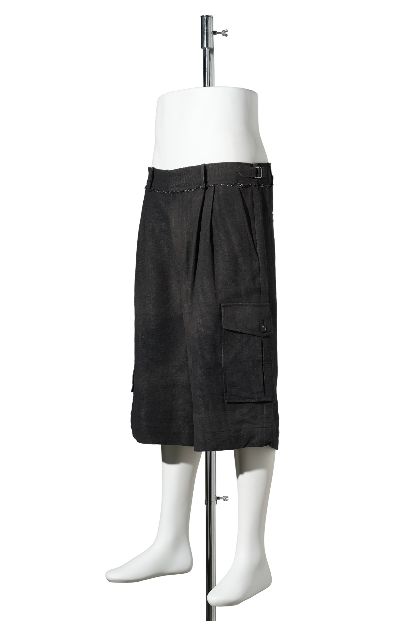 SUN-BLEACHED MULTI POCKET HALF TROUSERS / BLACK