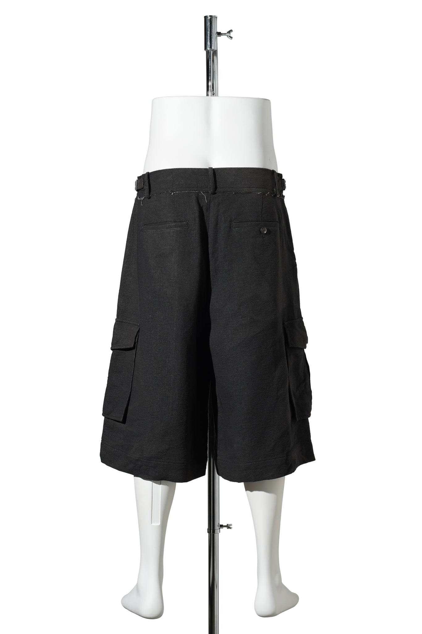 SUN-BLEACHED MULTI POCKET HALF TROUSERS / BLACK