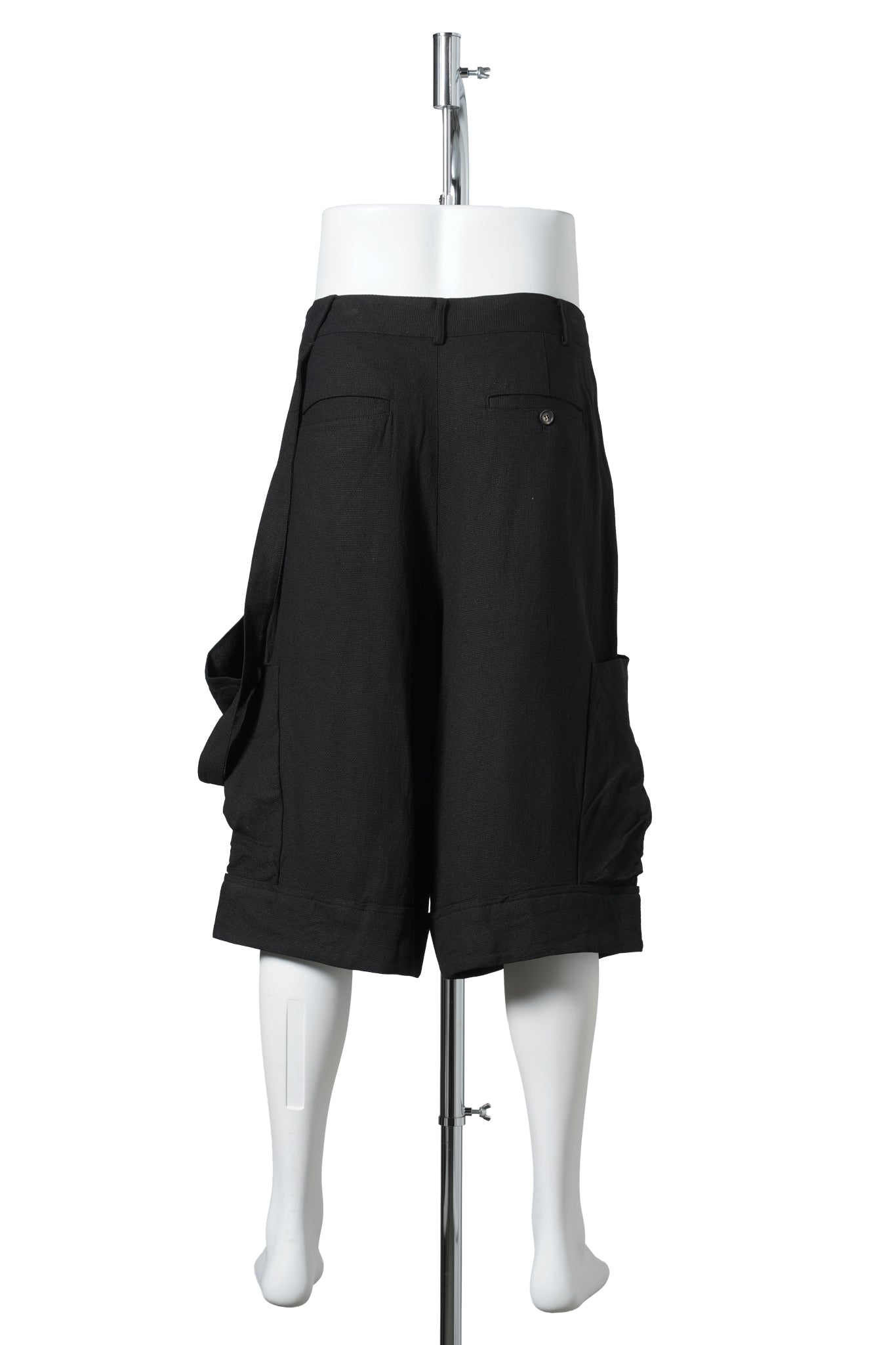 UN-BLEACHED LAYERED STRAP HALF TROUSERS / BLACK