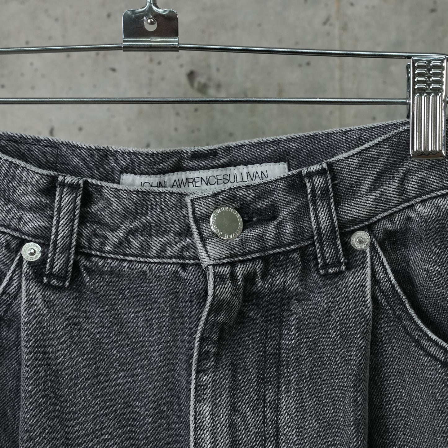 WASHED DENIM TUCKED WIDE JEANS / BLACK