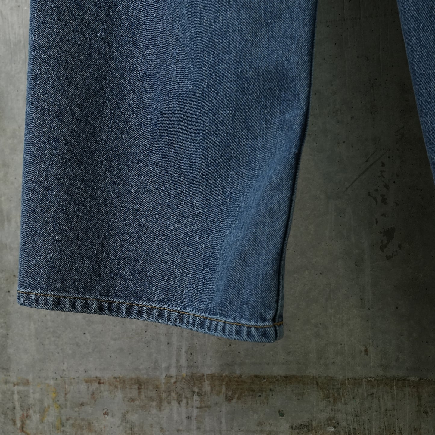 WASHED DENIM TUCKED WIDE JEANS / INDIGO