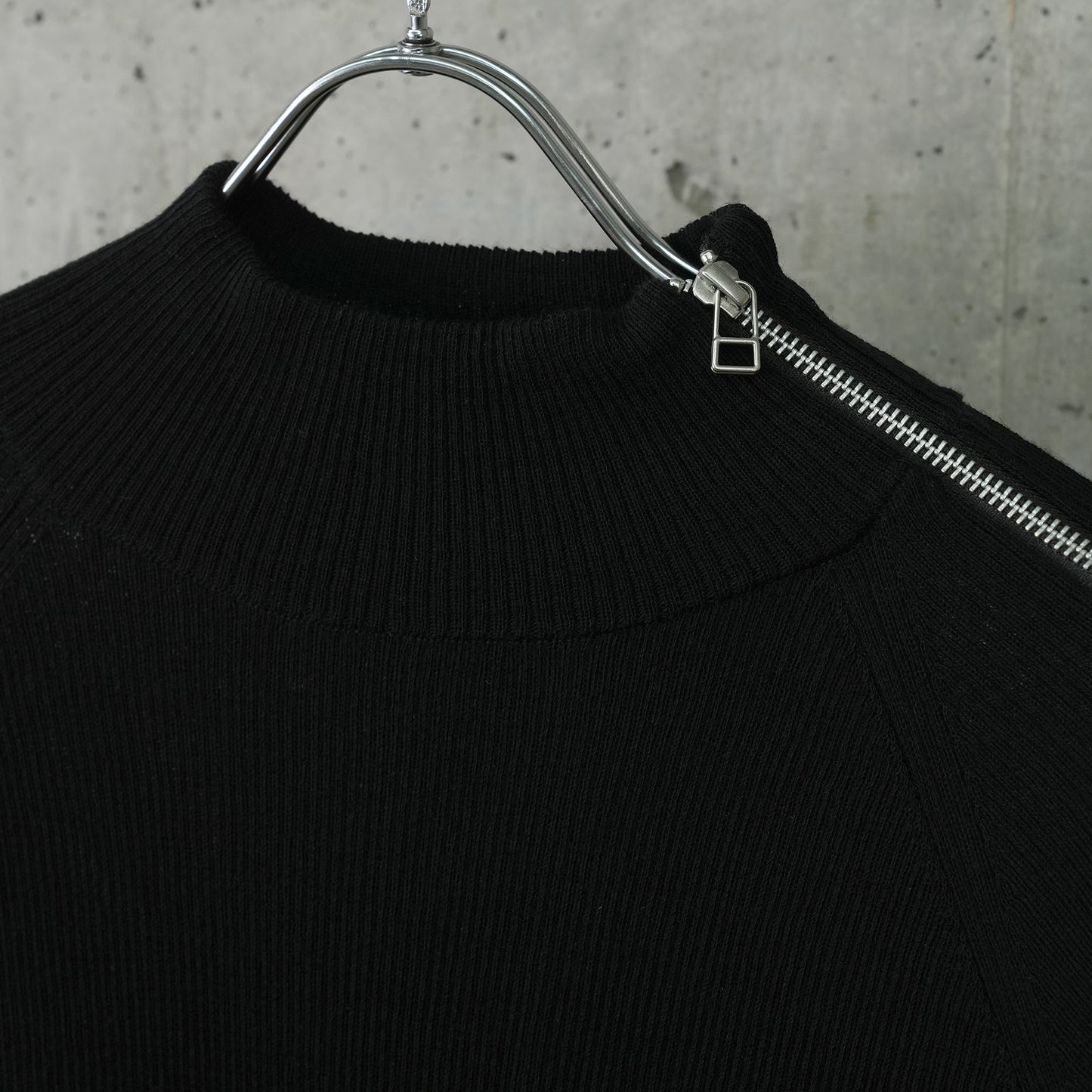 ZIPPED SLEEVE MOCK NECK SWEATER / BLACK