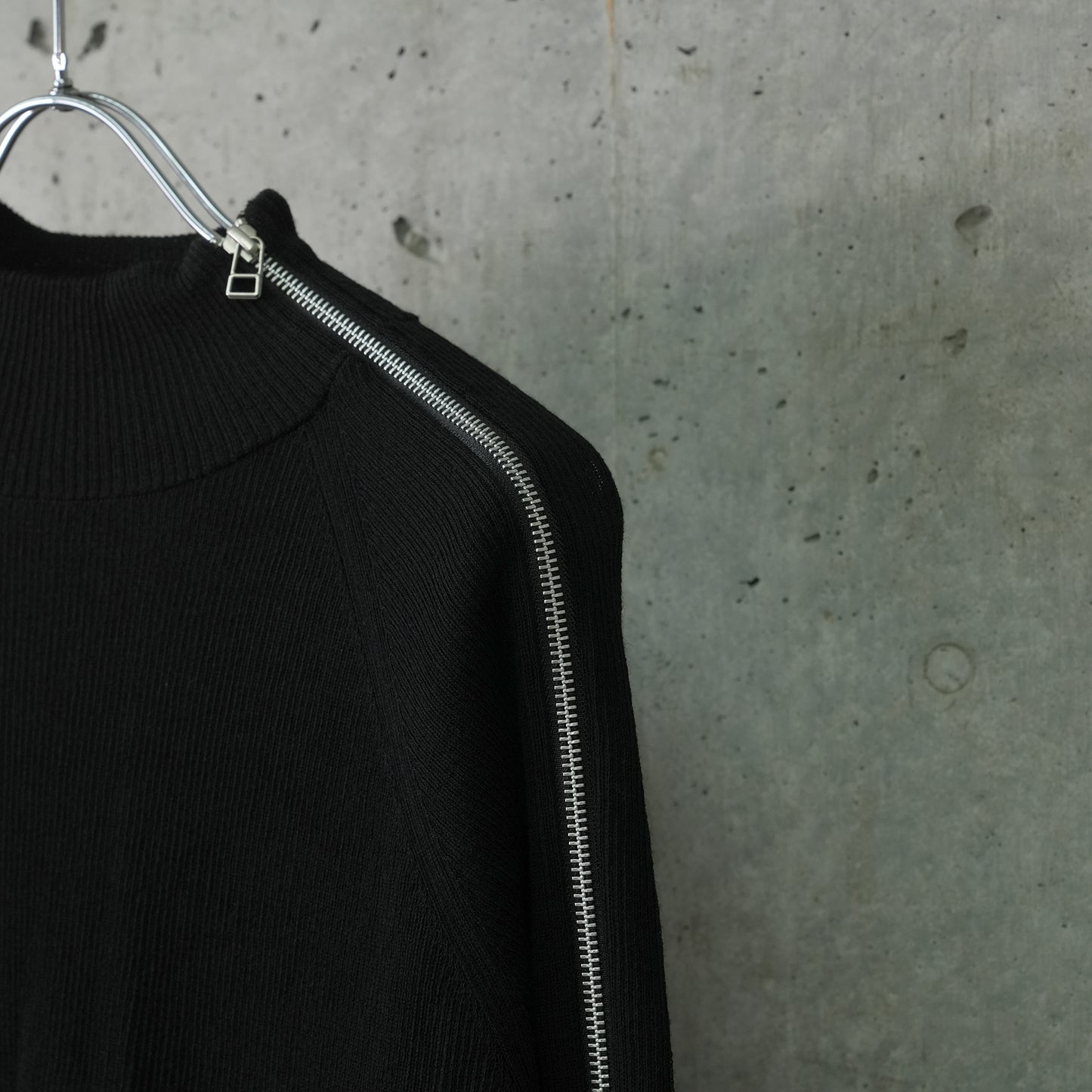 ZIPPED SLEEVE MOCK NECK SWEATER / BLACK