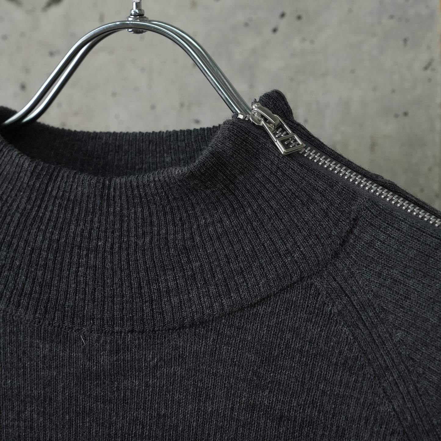 ZIPPED SLEEVE MOCK NECK SWEATER / GREY