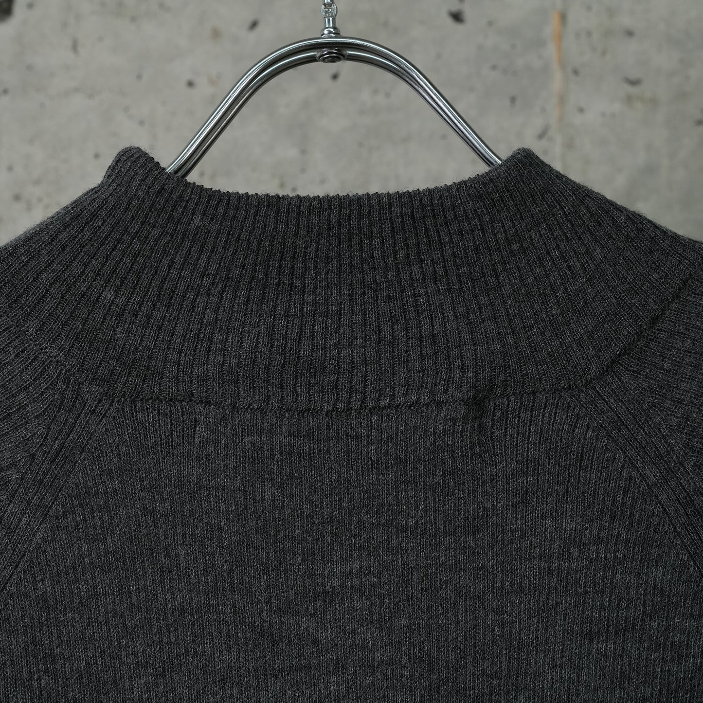 ZIPPED SLEEVE MOCK NECK SWEATER / GREY