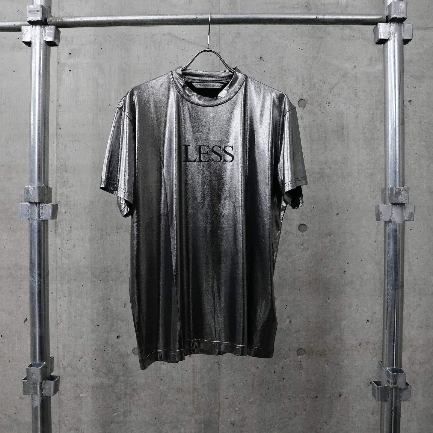 "LESS - DETAILS" T-SHIRT / SILVER