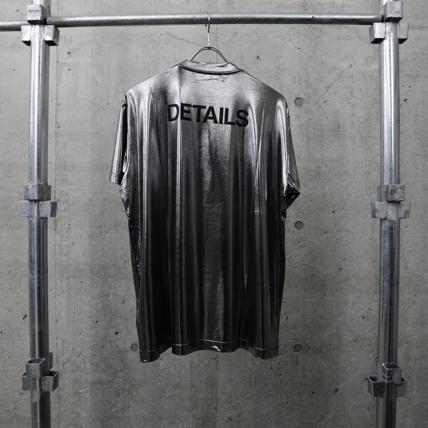 "LESS - DETAILS" T-SHIRT / SILVER