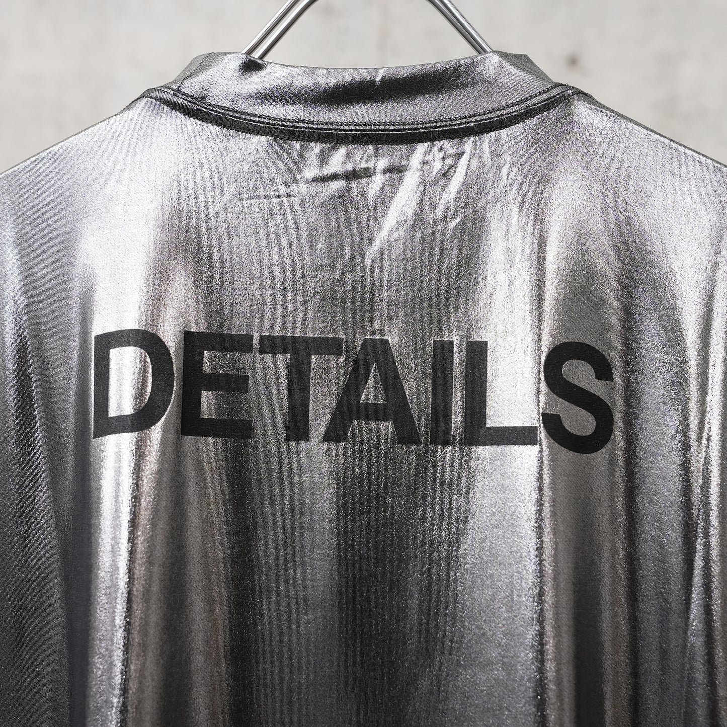 "LESS - DETAILS" T-SHIRT / SILVER