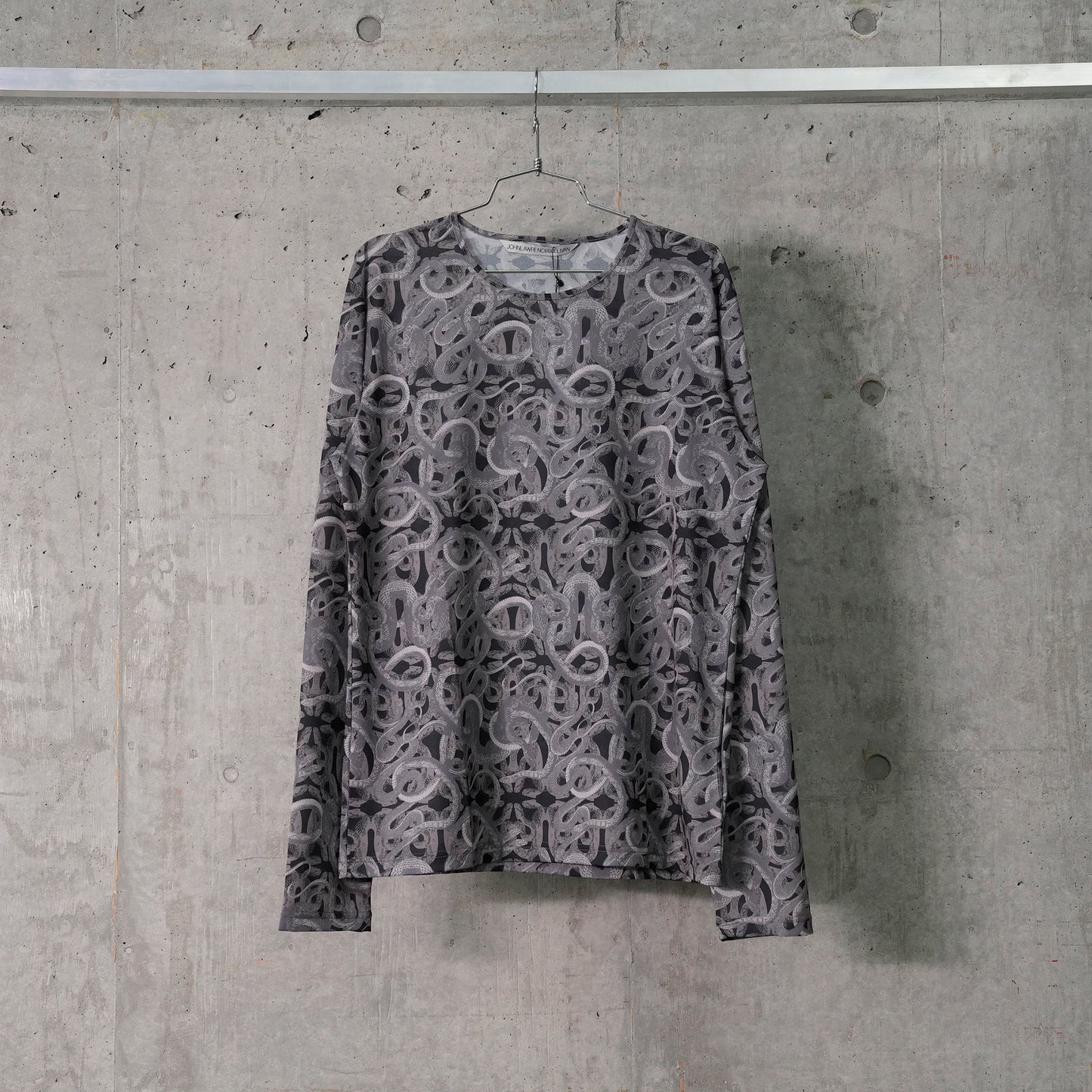 ALL OVER PRINT CREW NECK TOP / GREY