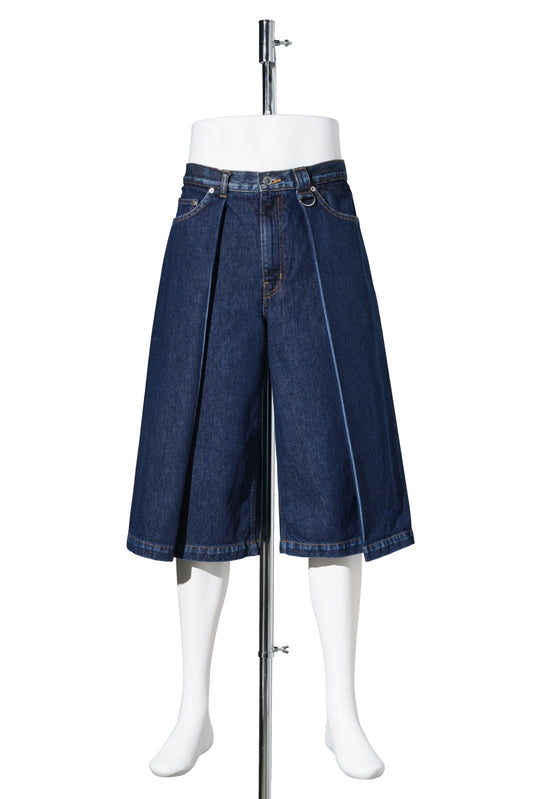 WASHED DENIM TUCKED WIDE SHORTS / INDIGO