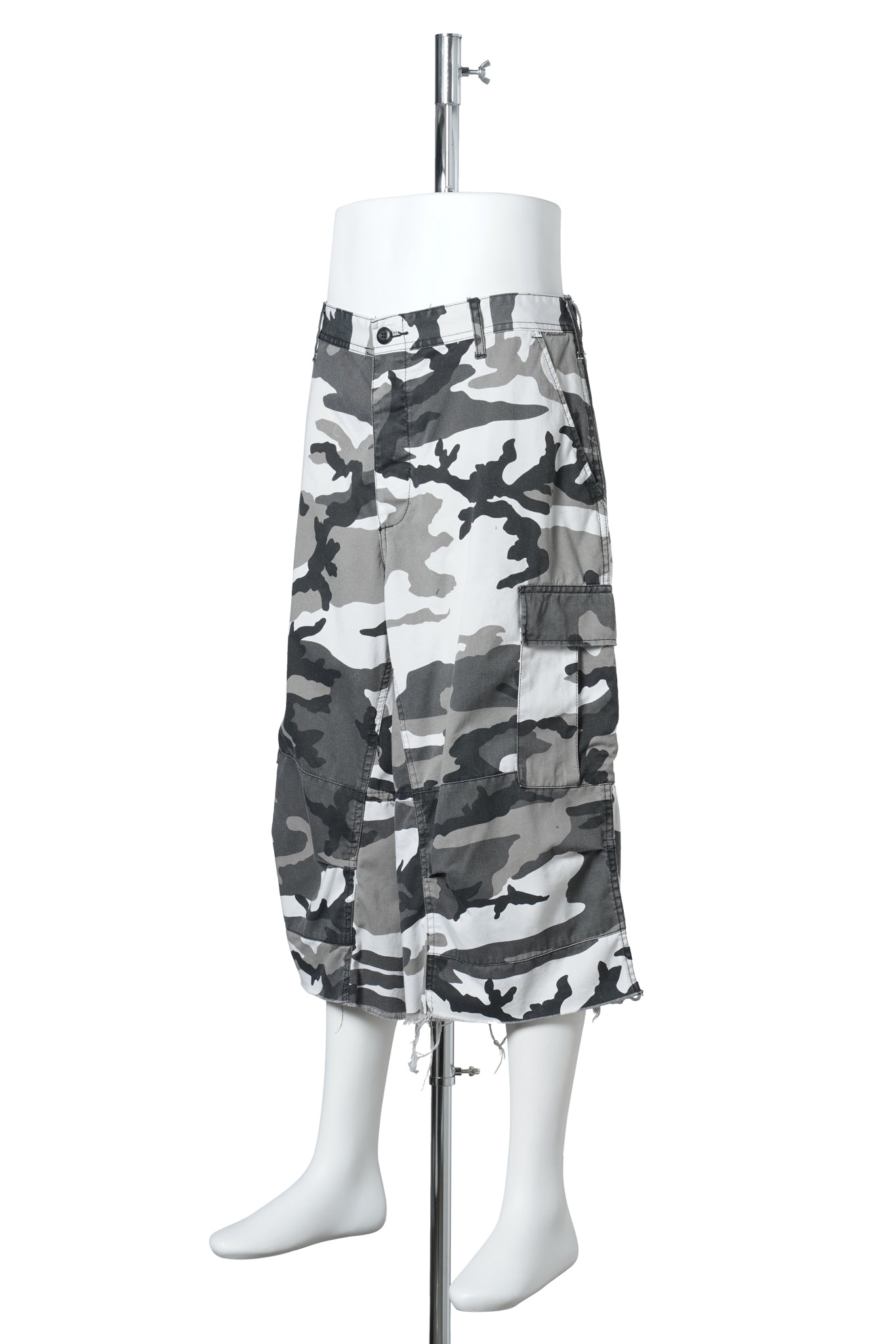 SNOW NBHD SHORTS / SNOW CAMO
