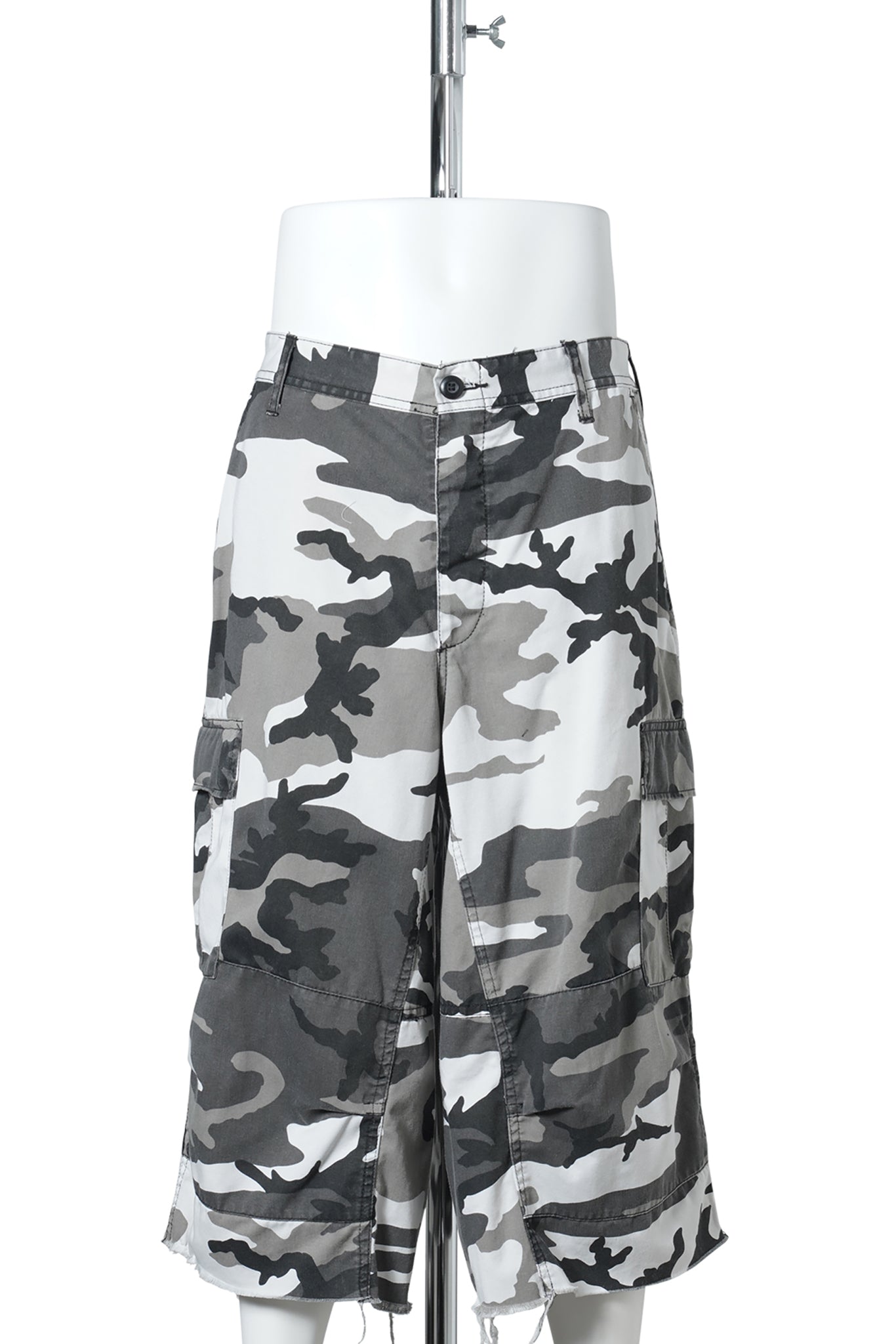 SNOW NBHD SHORTS / SNOW CAMO