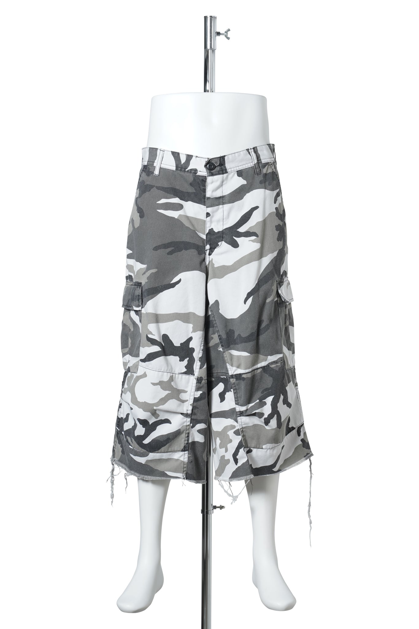 SNOW NBHD SHORTS / SNOW CAMO
