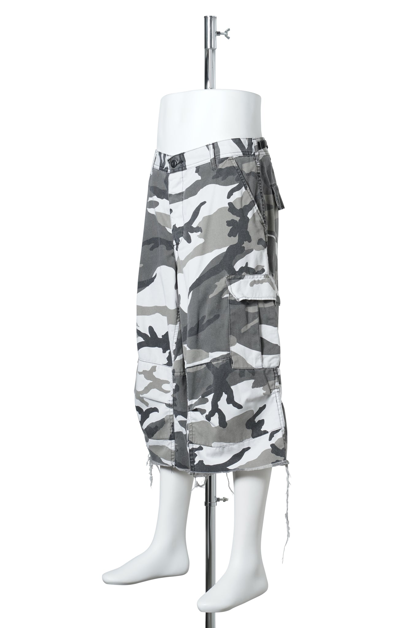 SNOW NBHD SHORTS / SNOW CAMO