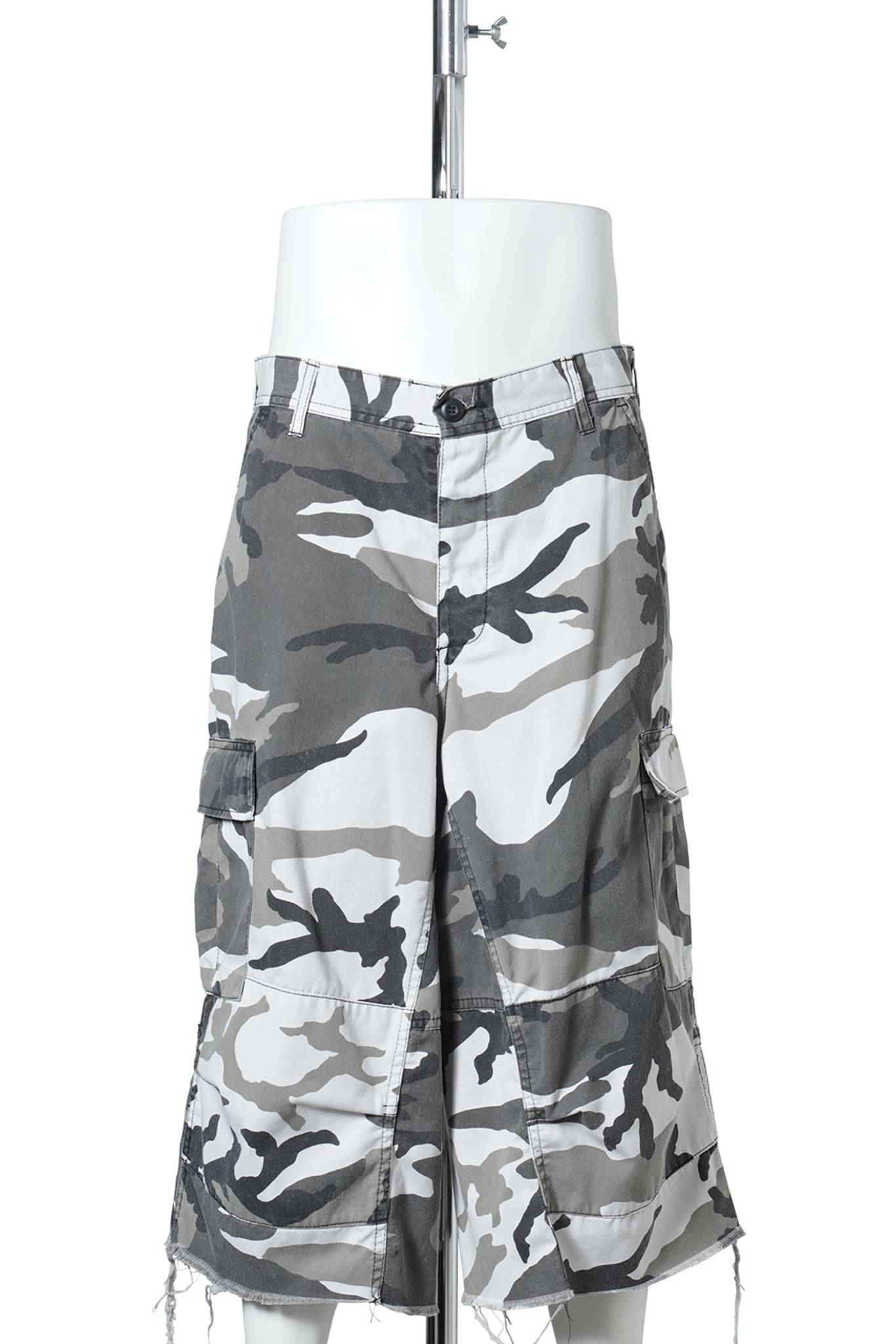 SNOW NBHD SHORTS / SNOW CAMO
