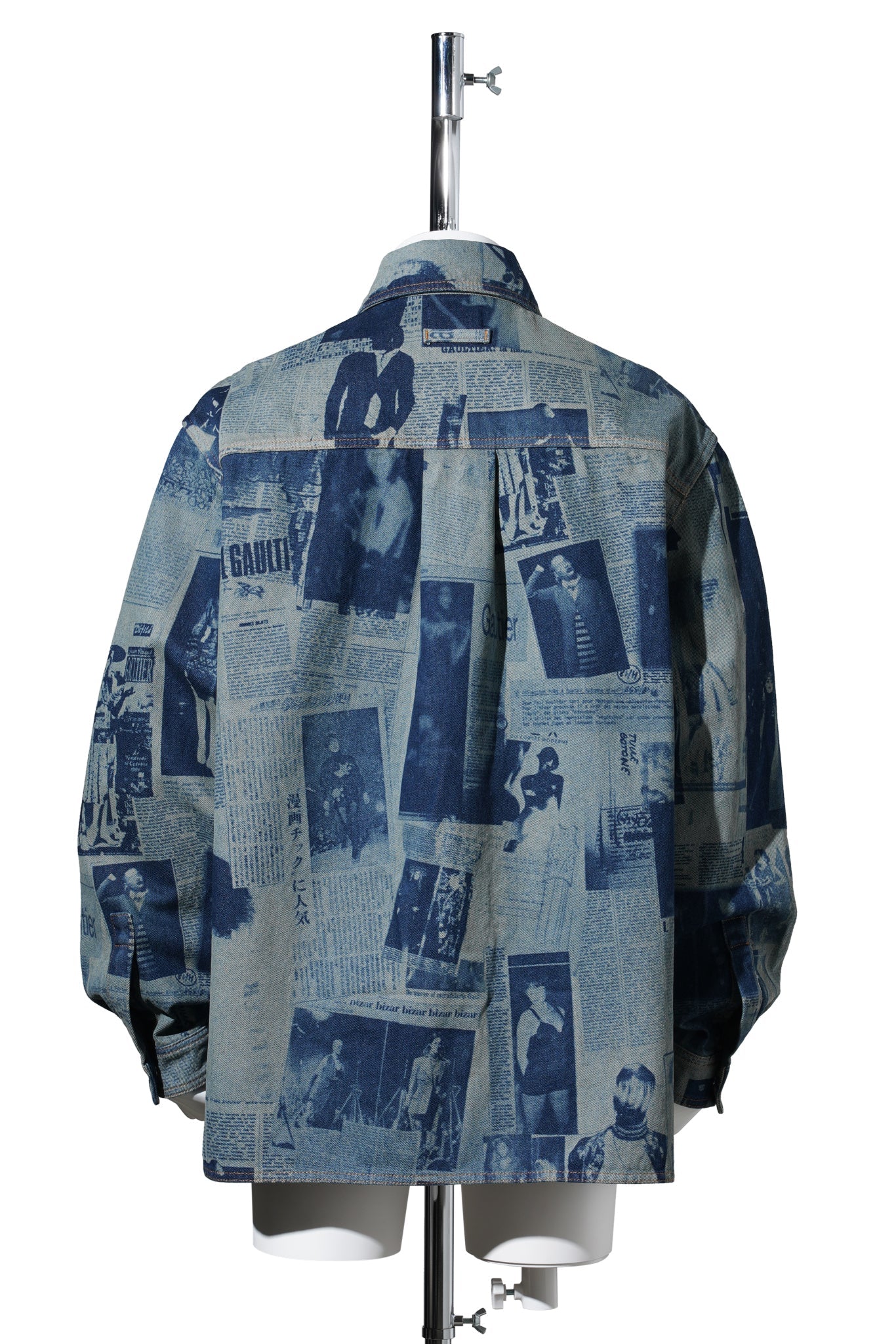 DENIM SHIRT WITH NEWSPAPER PRINT / INDIGO/BEIGE