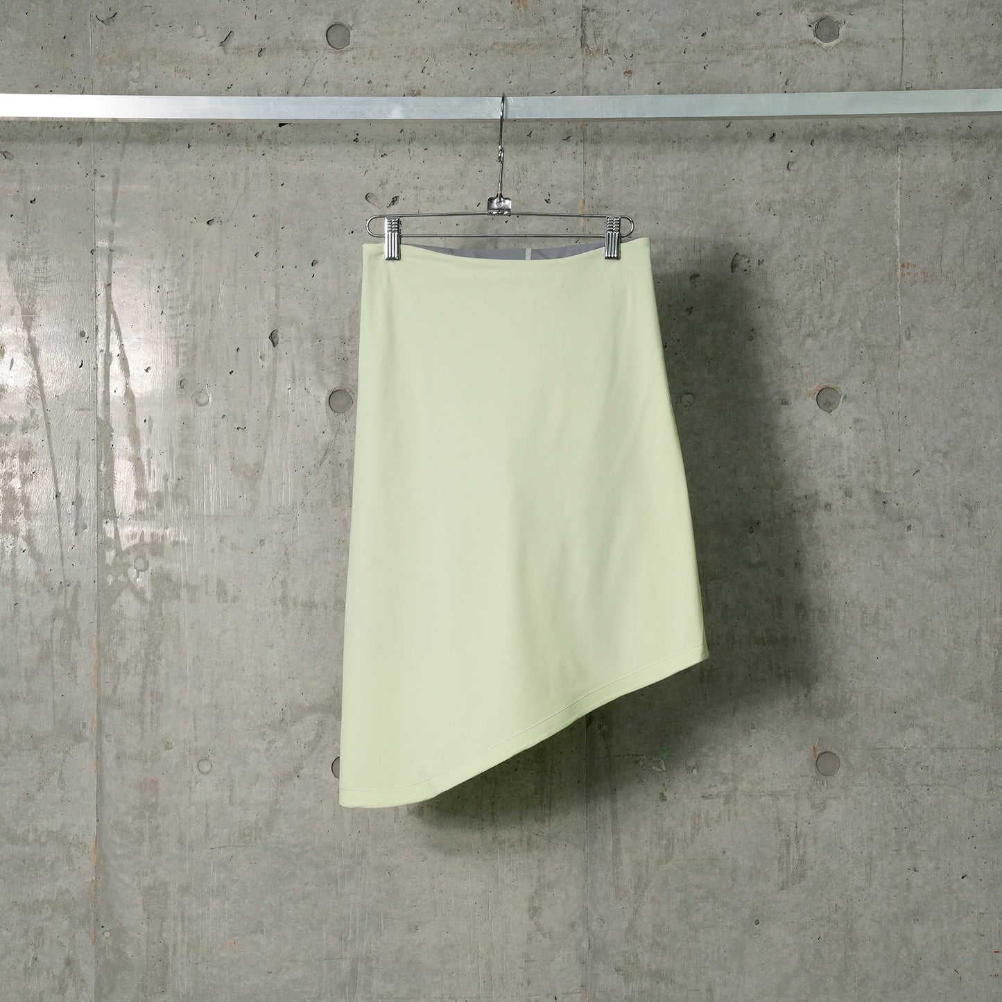 SKIRT-SHORTS WITH CONCEALED ZIPS AND POCKETS / LIME CREAM/GREY