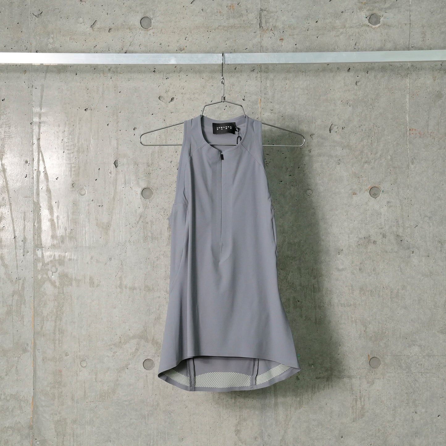 TANK TOP WITH CONCEALED ZIP AND BACK POCKET / GREY