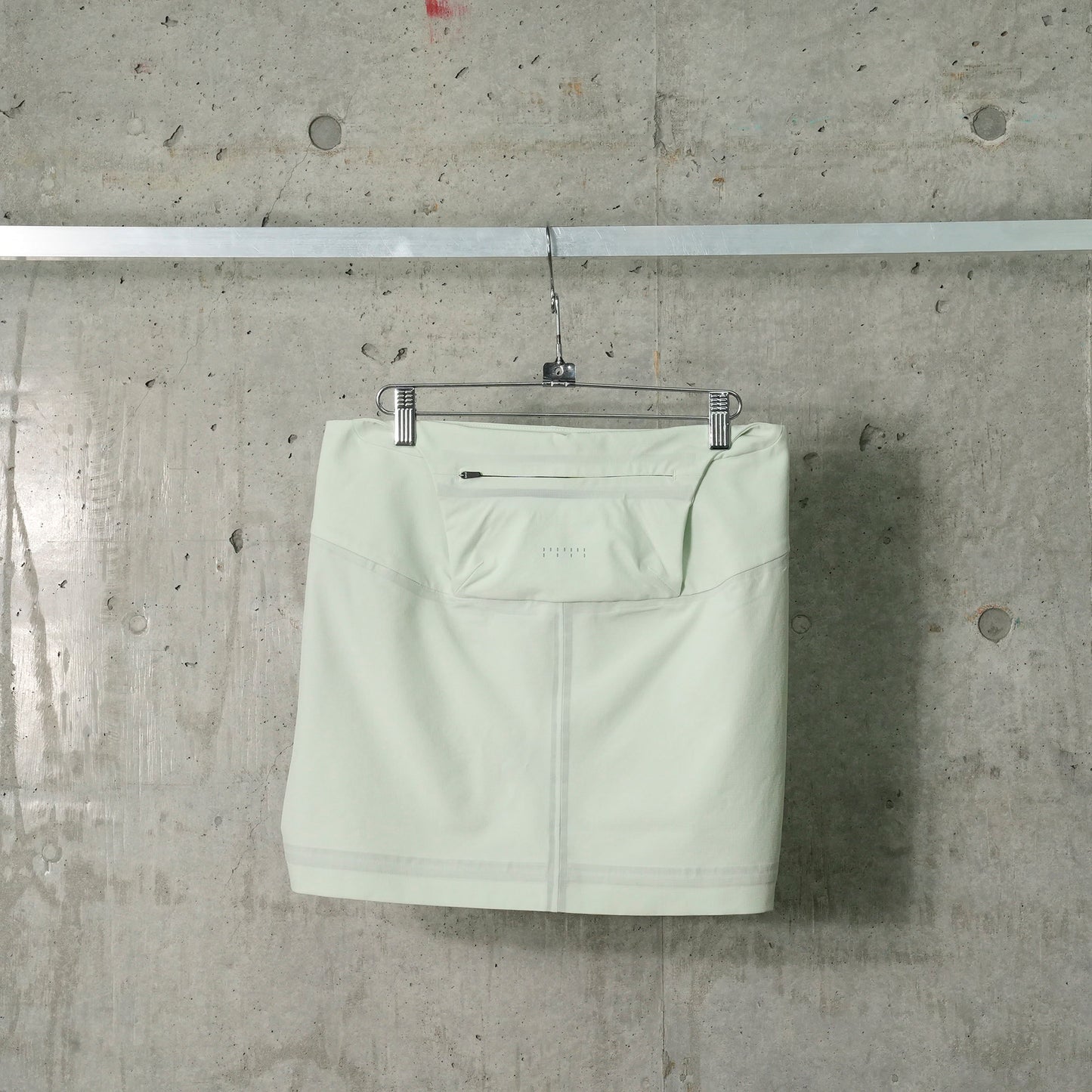 MINI SPEED SKIRT W A BACK POCKET / LIME CREAM