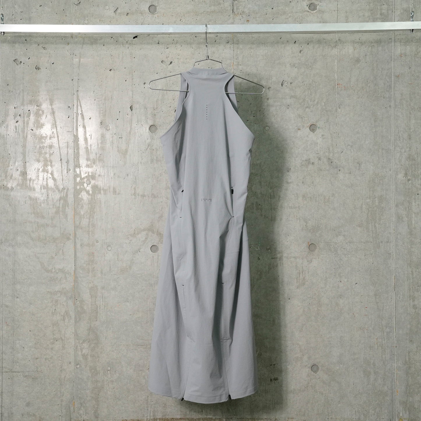 DAY DRESS W CONCEALED ZIP OPENINGS AND POCKETS / GREY