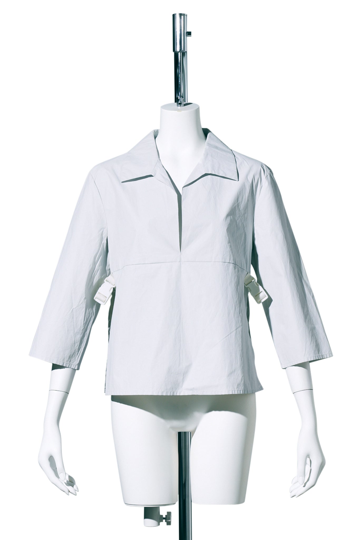 BUCKLED TOP / WHITE