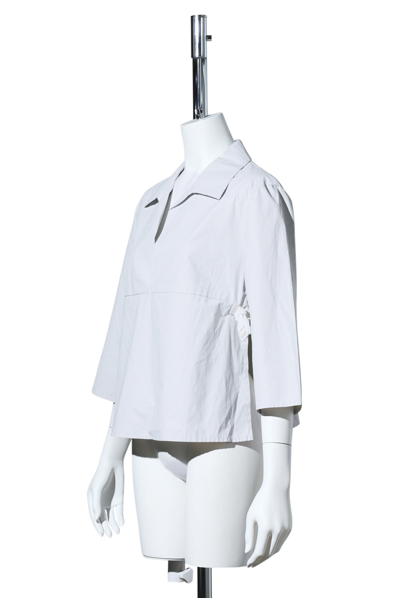 BUCKLED TOP / WHITE