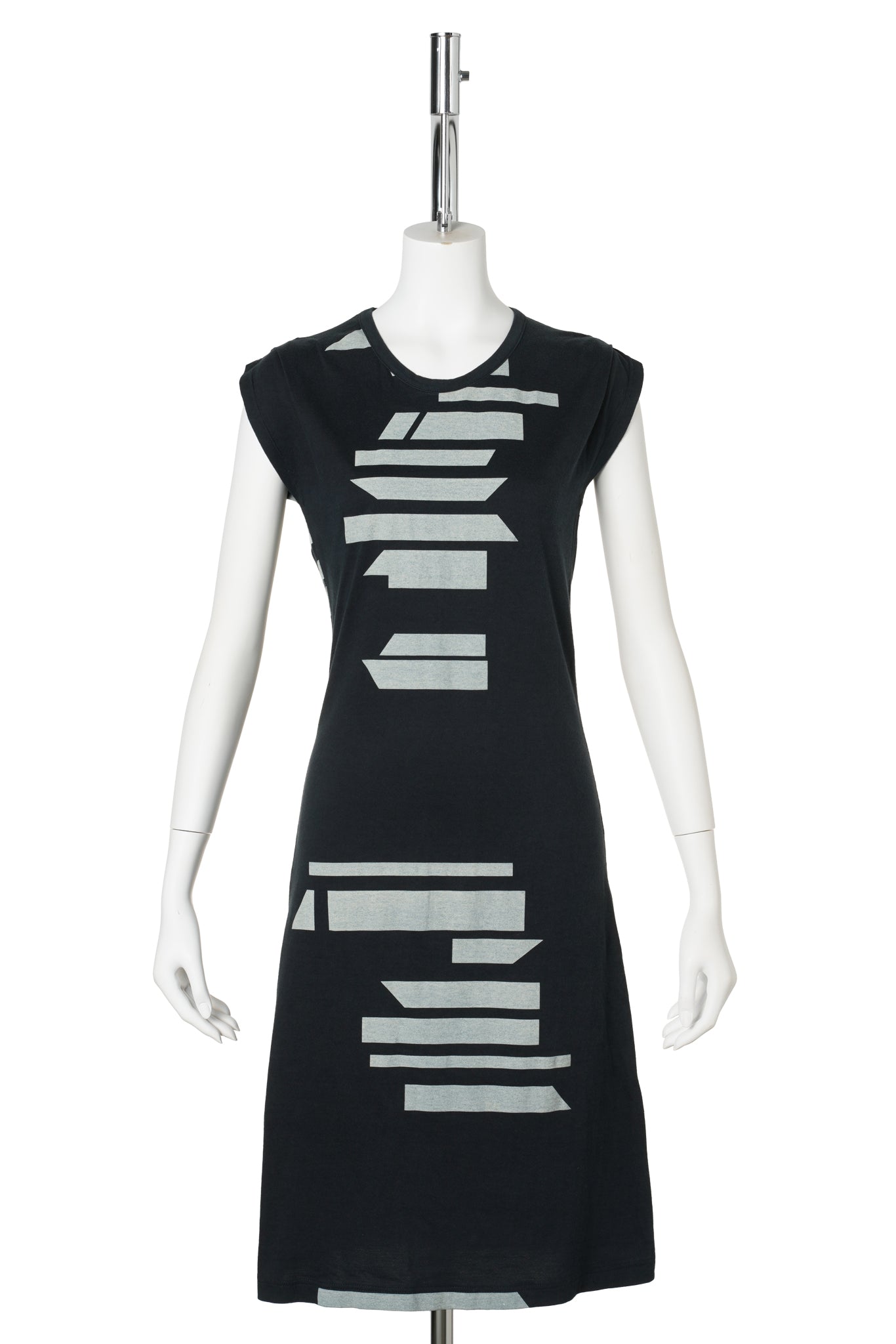 GEOMETRIC PRINT SLEEVELESS DRESS / BLACK