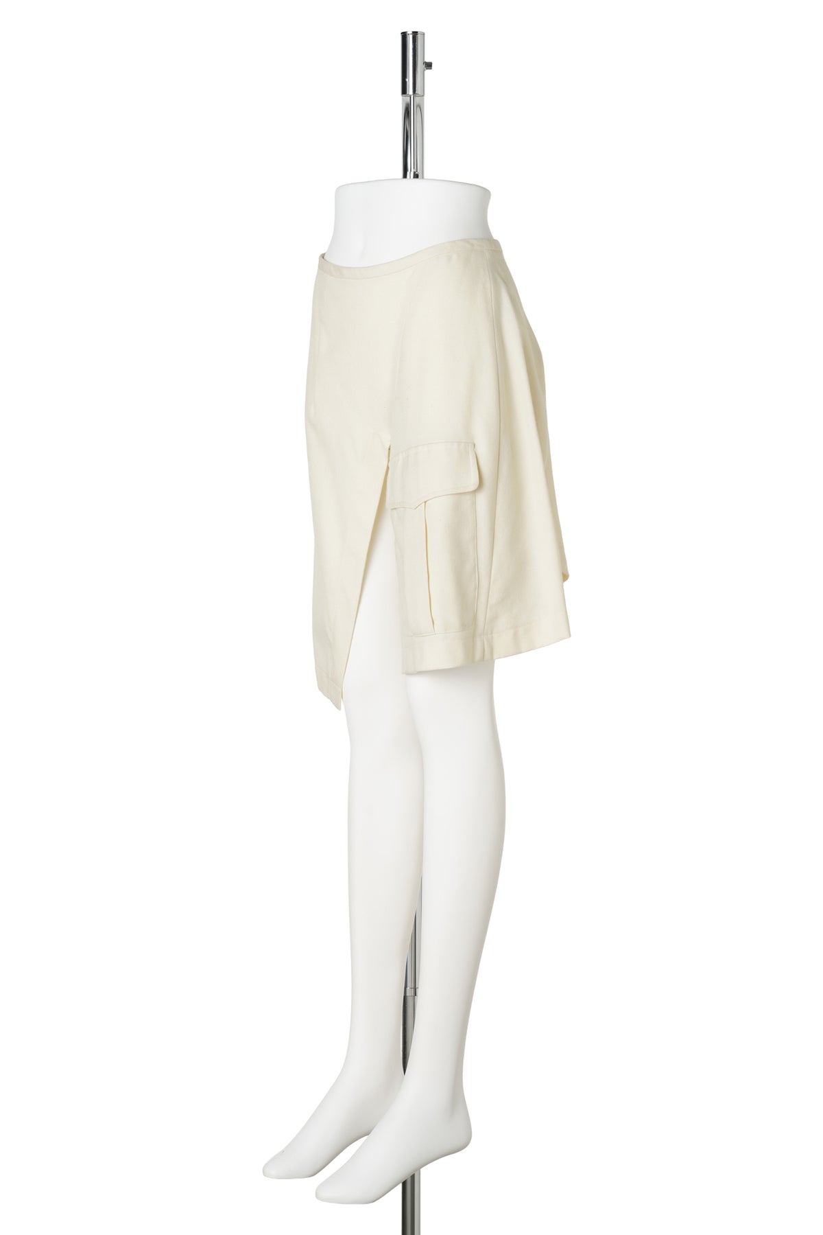 ASYMMETRY CARGO SHORTS / CREAM