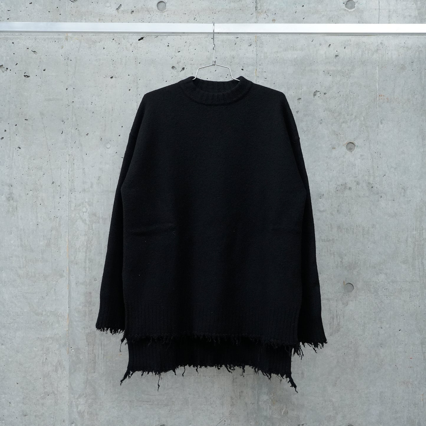 SWEATER / 001