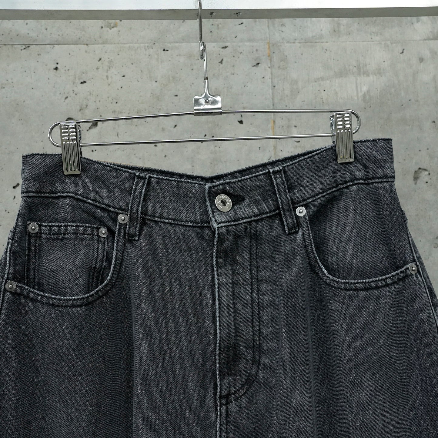 BUCKLED CUFF JEANS / 929