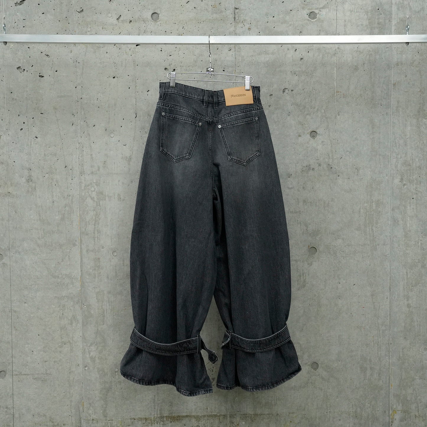 BUCKLED CUFF JEANS / 929