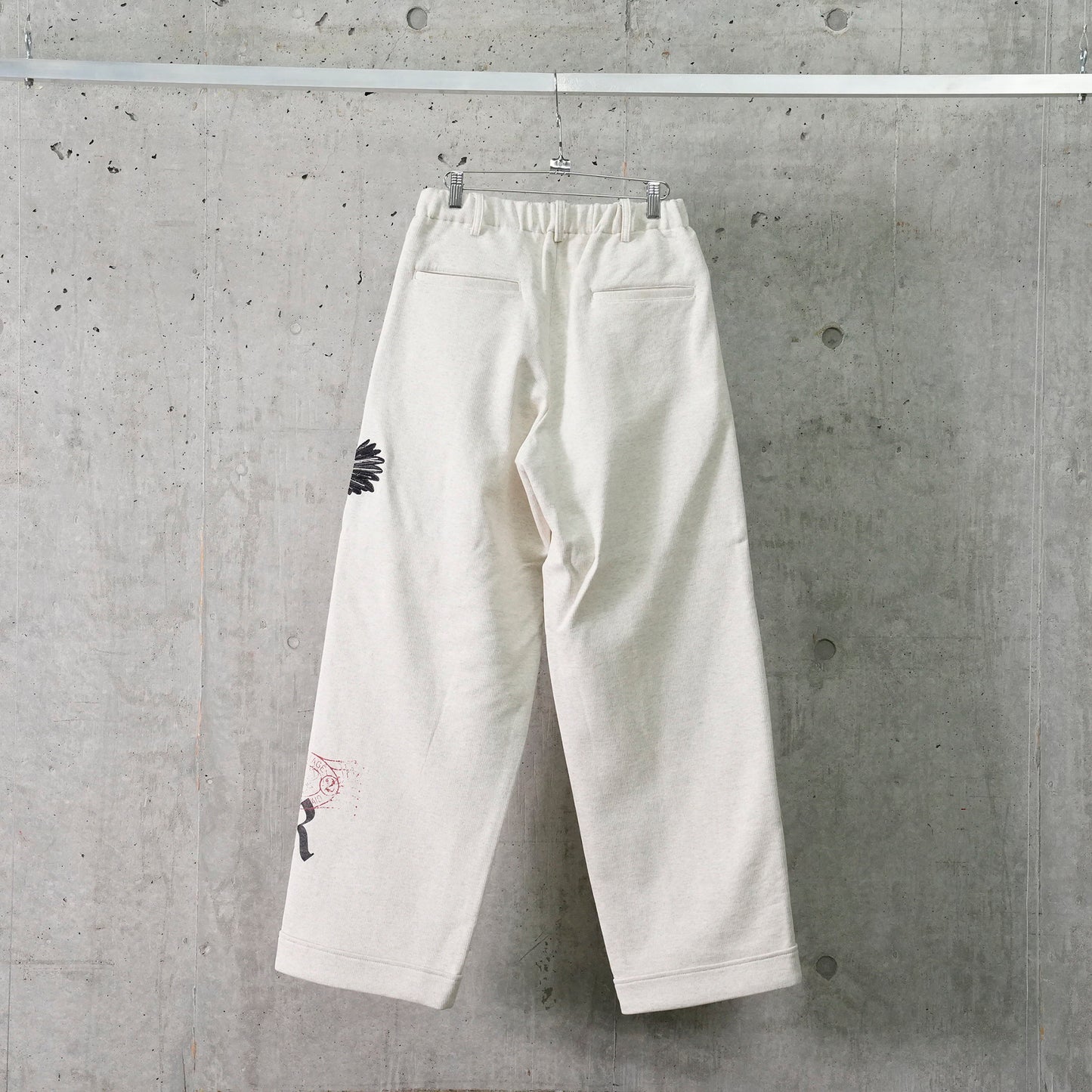 MULTI EMBODIED-DESIGN SWEATPANTS / OATMEAL