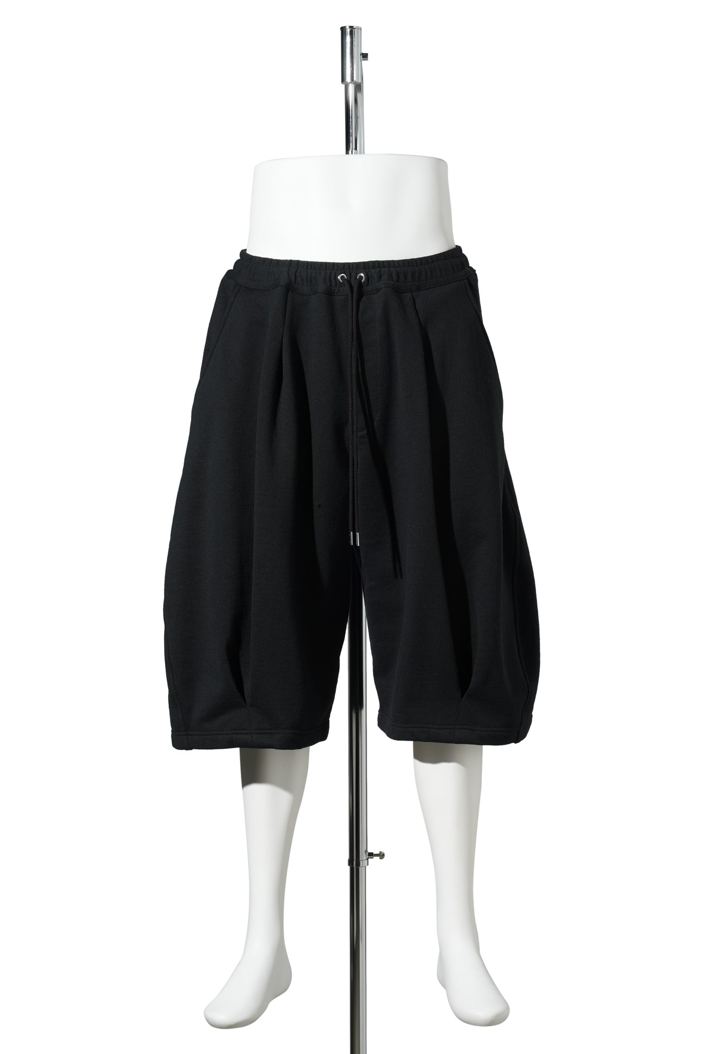 PLEATED BALLOON SWEAT SHORTS / BLACK