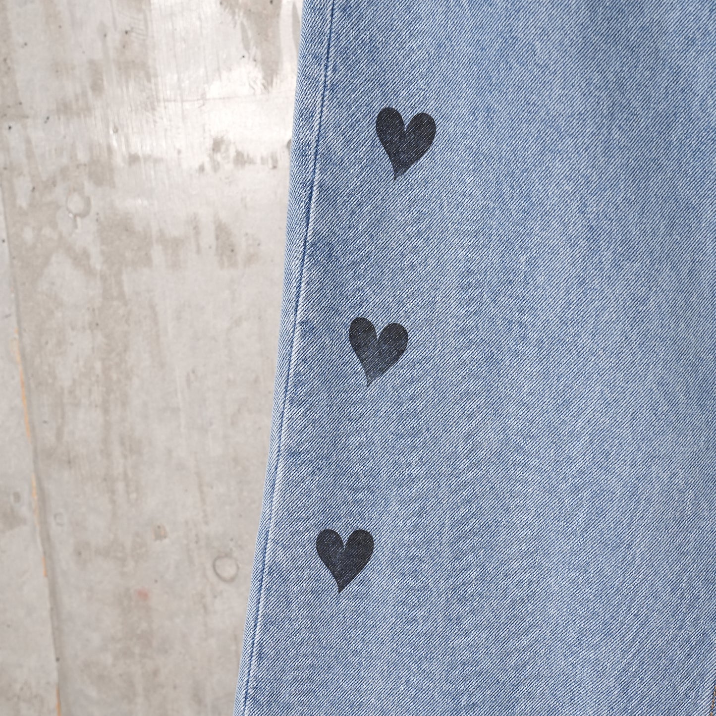 HEART STAMPED JEANS / SKY BLUE