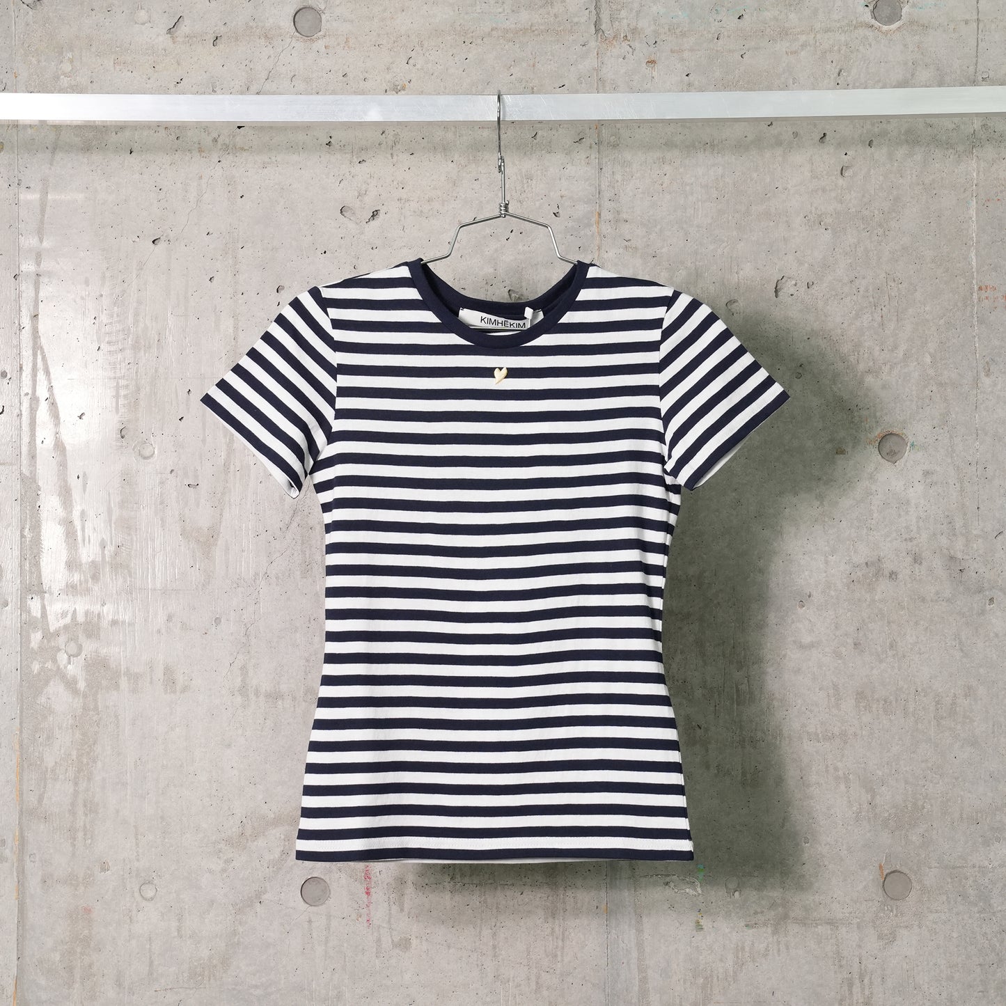 MINI HEART EMBROIDERED SLIM STRIPE T-SHIRT / NAVY