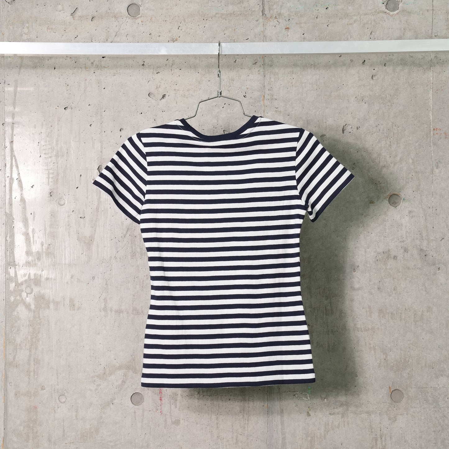 MINI HEART EMBROIDERED SLIM STRIPE T-SHIRT / NAVY