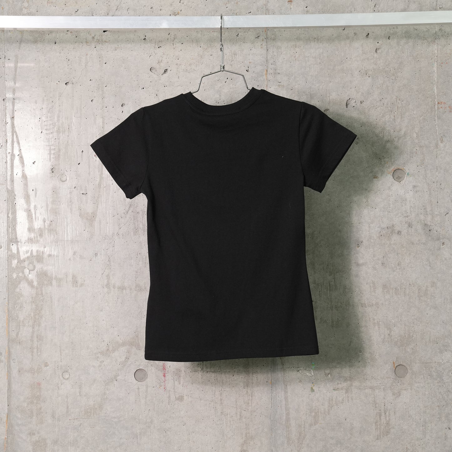 PEARL EMBELLISHED LOGO SLIM T- SHIRT / BLACK