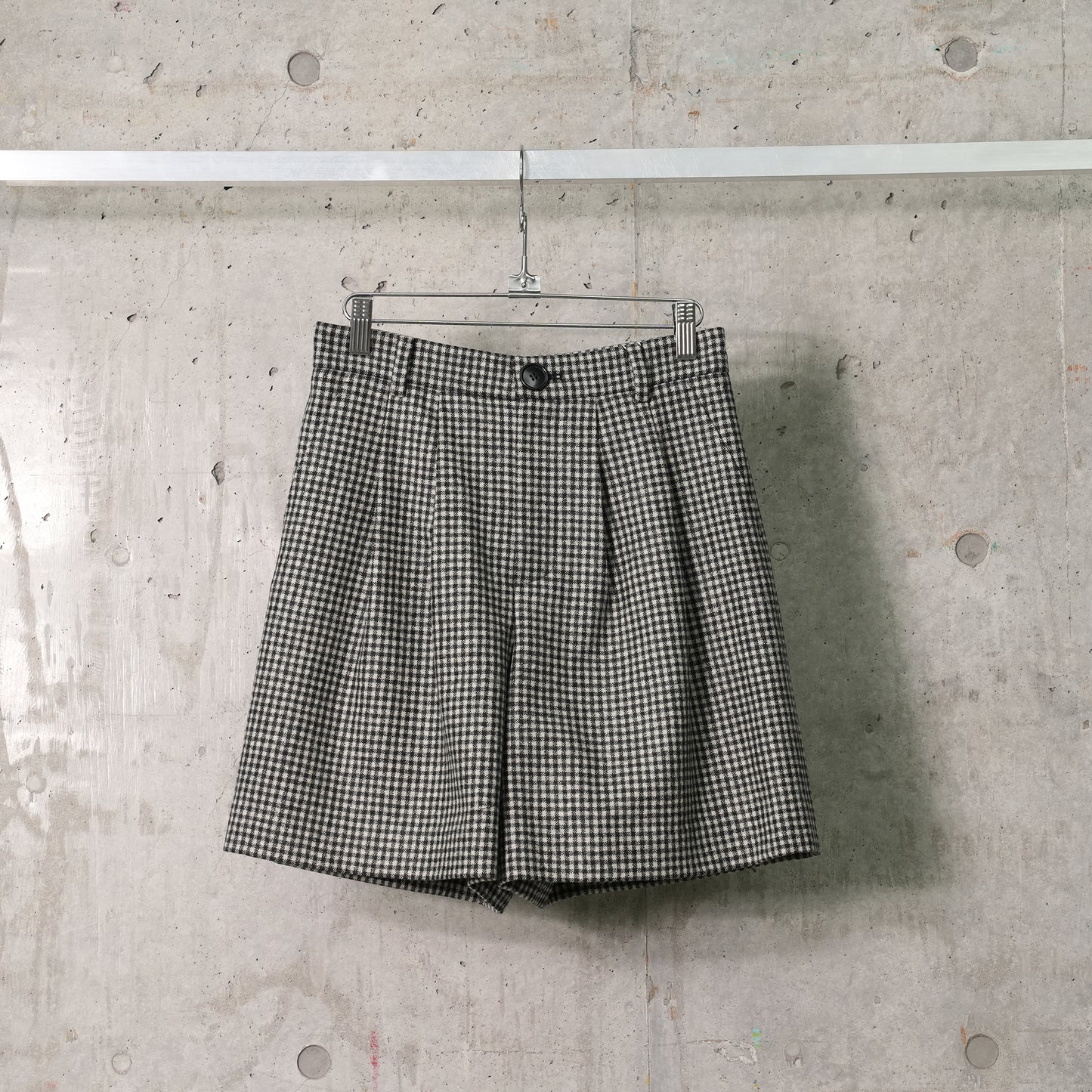WOOL GINGHAM CHECKED SHORTS / BLACK