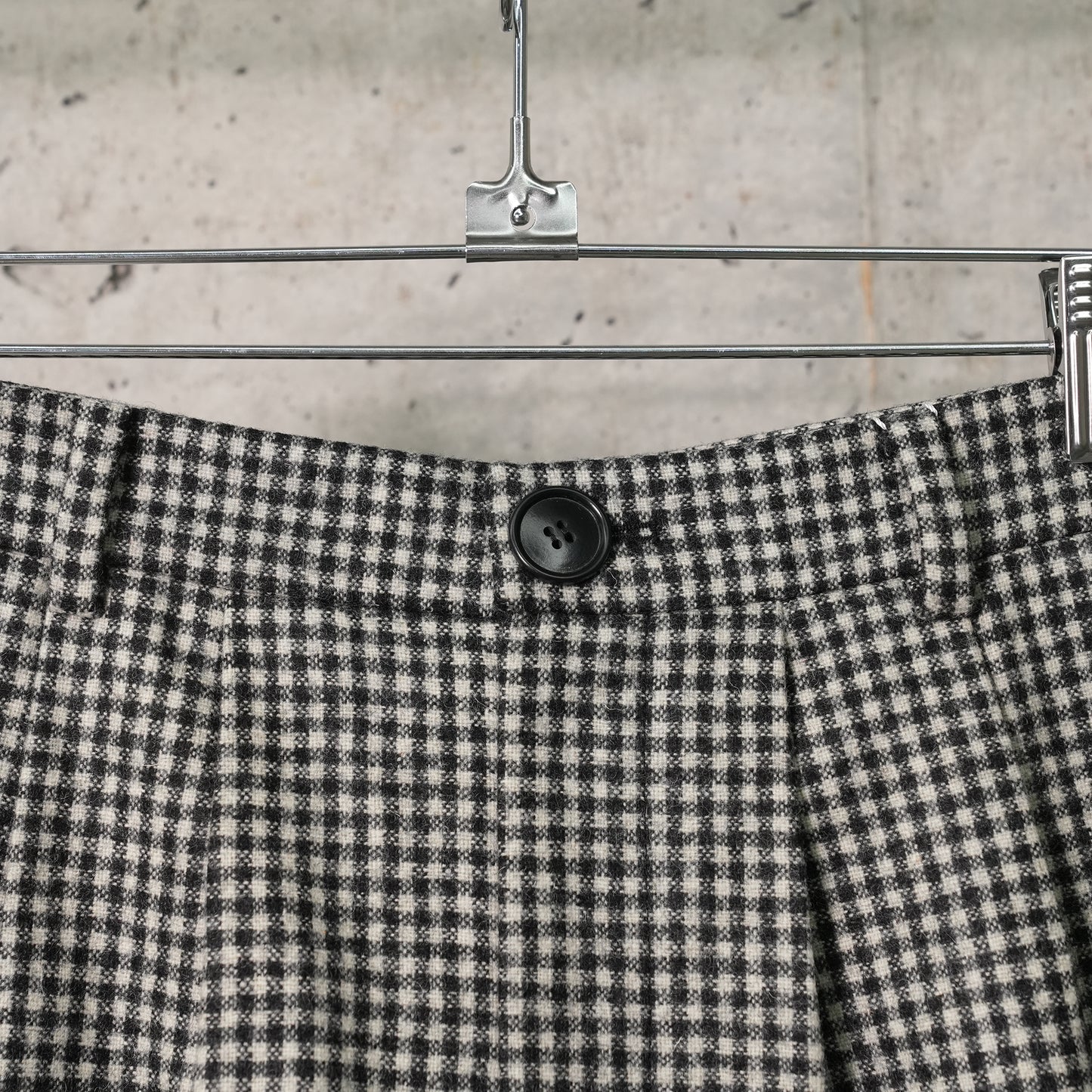 WOOL GINGHAM CHECKED SHORTS / BLACK