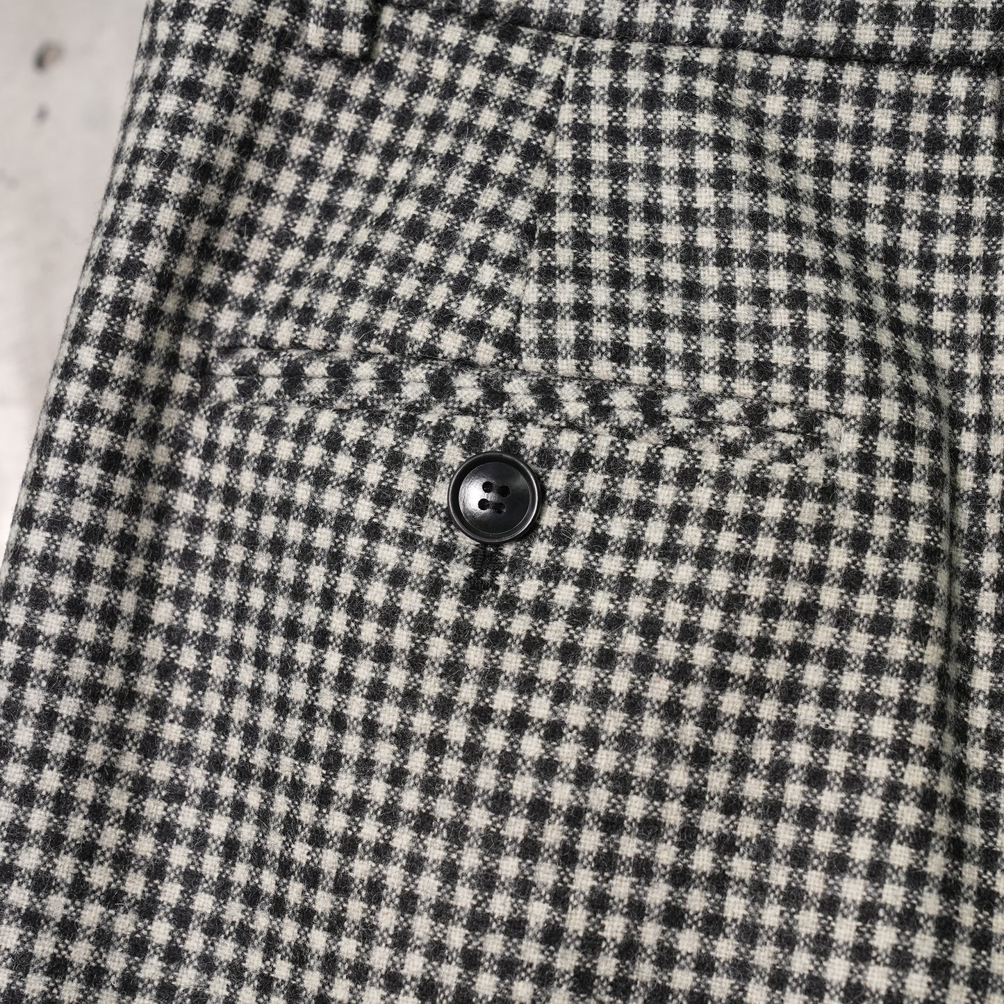 WOOL GINGHAM CHECKED SHORTS / BLACK