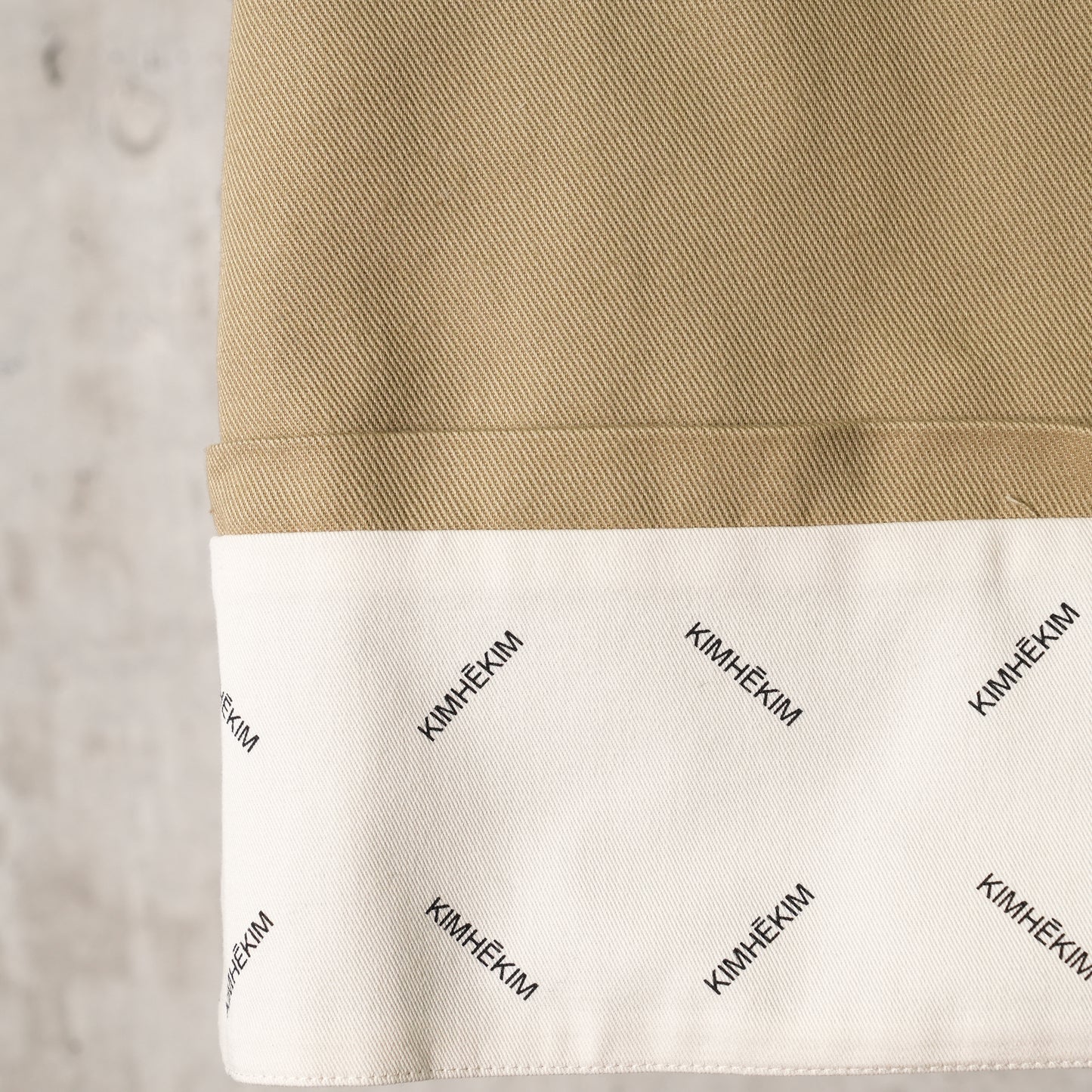 BICOLOR LOGO PRINTED ROLLED UP MINI SKIRT / BEIGE