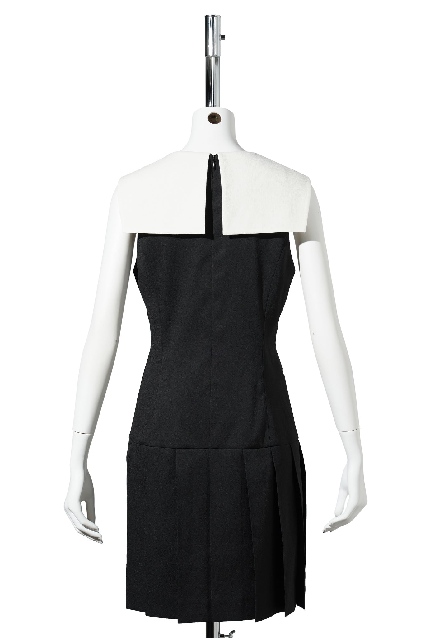 MALEVICH SAILOR COLLAR PLEATED SLEEVELESS DRESS / BLACK/IVORY