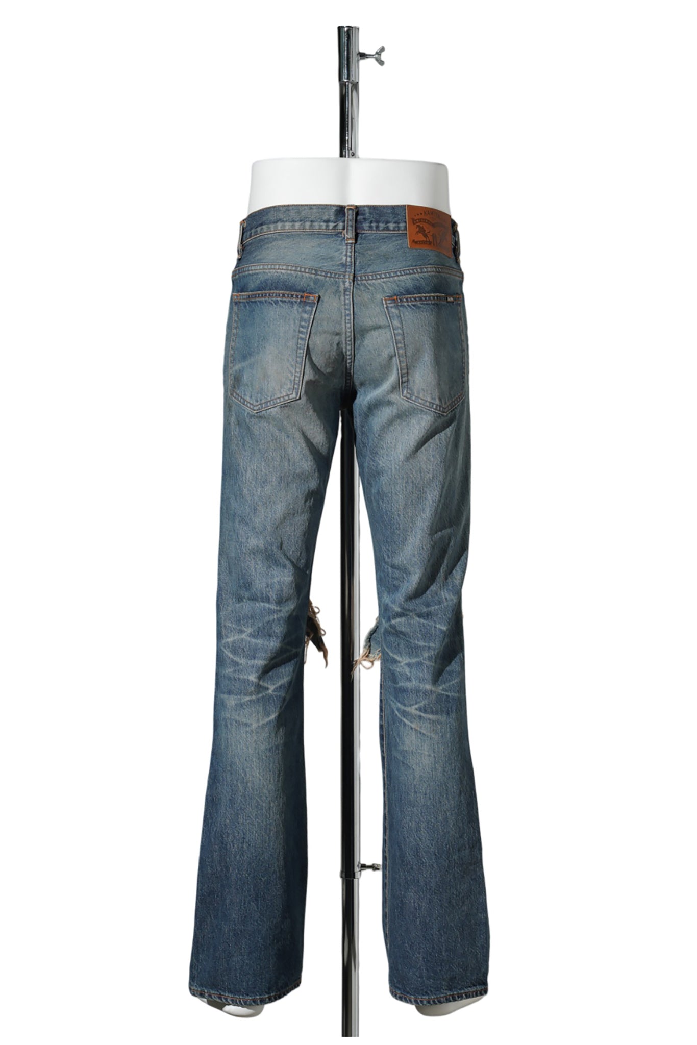 DISTRESSED SLIM BOOTCUT JEANS / INDIGO