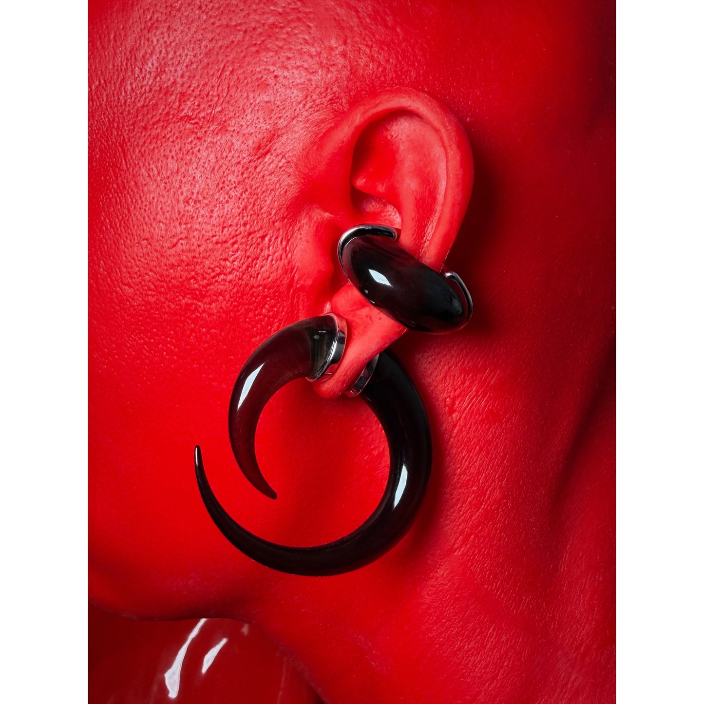 ABYSS EAR CUFF / BLACK