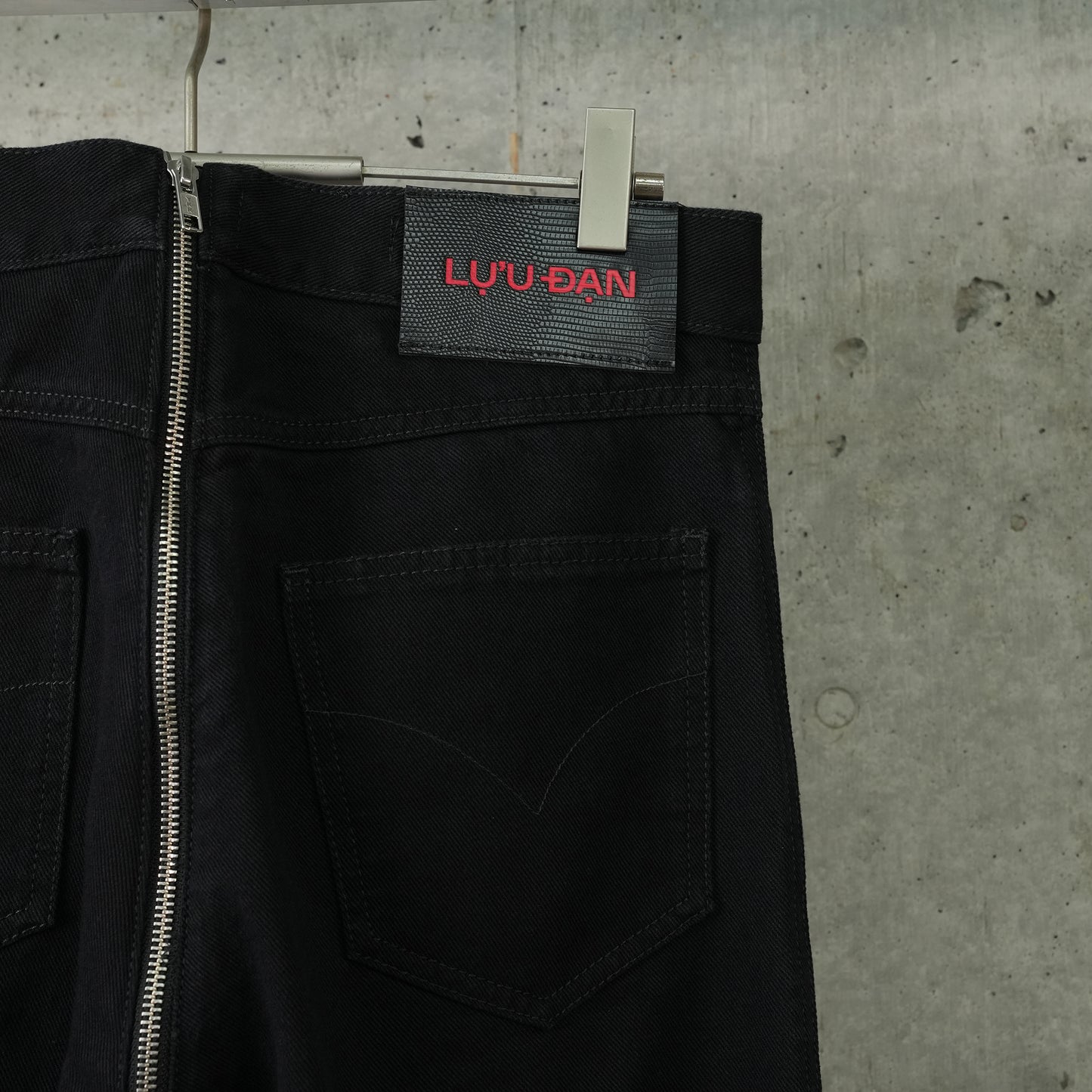 ZIPPED RIOT 5-POCKET / BLACK RINSE