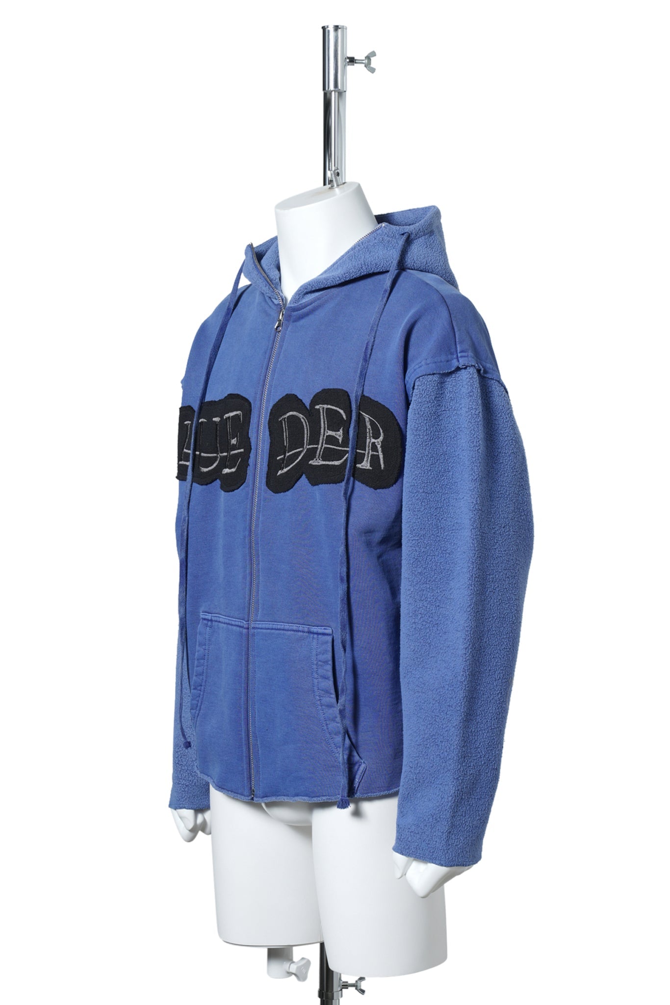 COLLEGIATE EMBROIDERED HOODIE / BLUE
