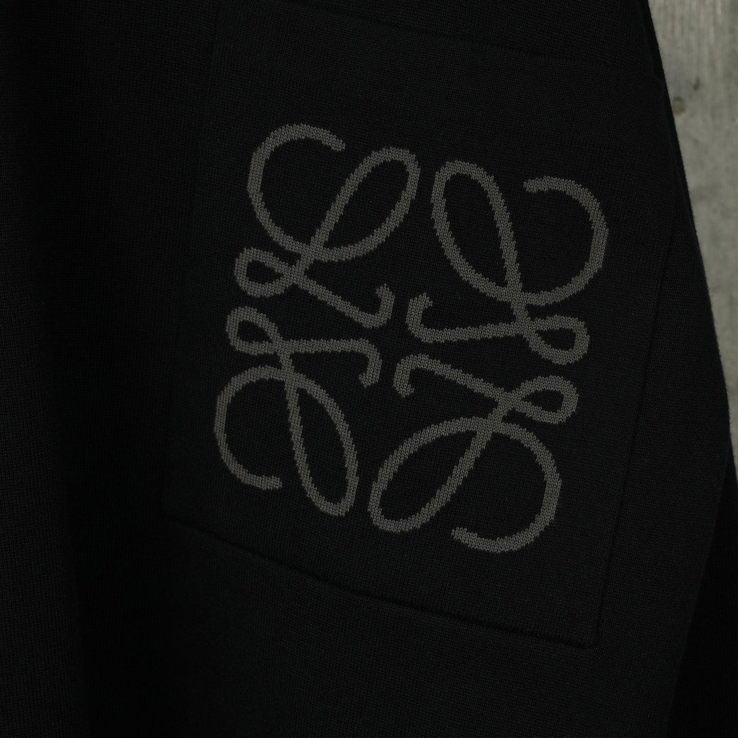 ANAGRAM POCKET SWEATER / BLACK