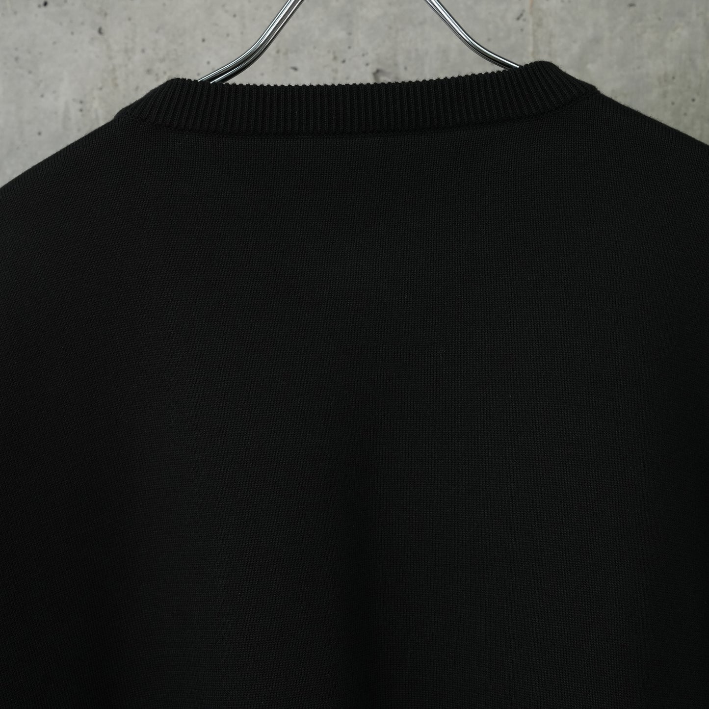 ANAGRAM POCKET SWEATER / BLACK