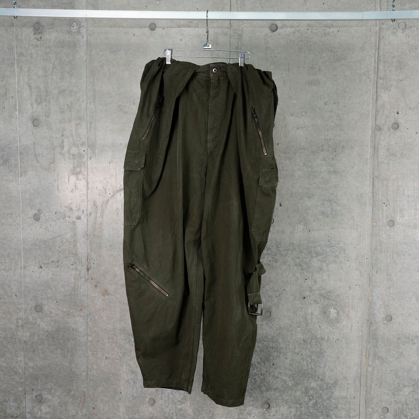 BALLOON CARGO TROUSERS / DEEP OLIVE