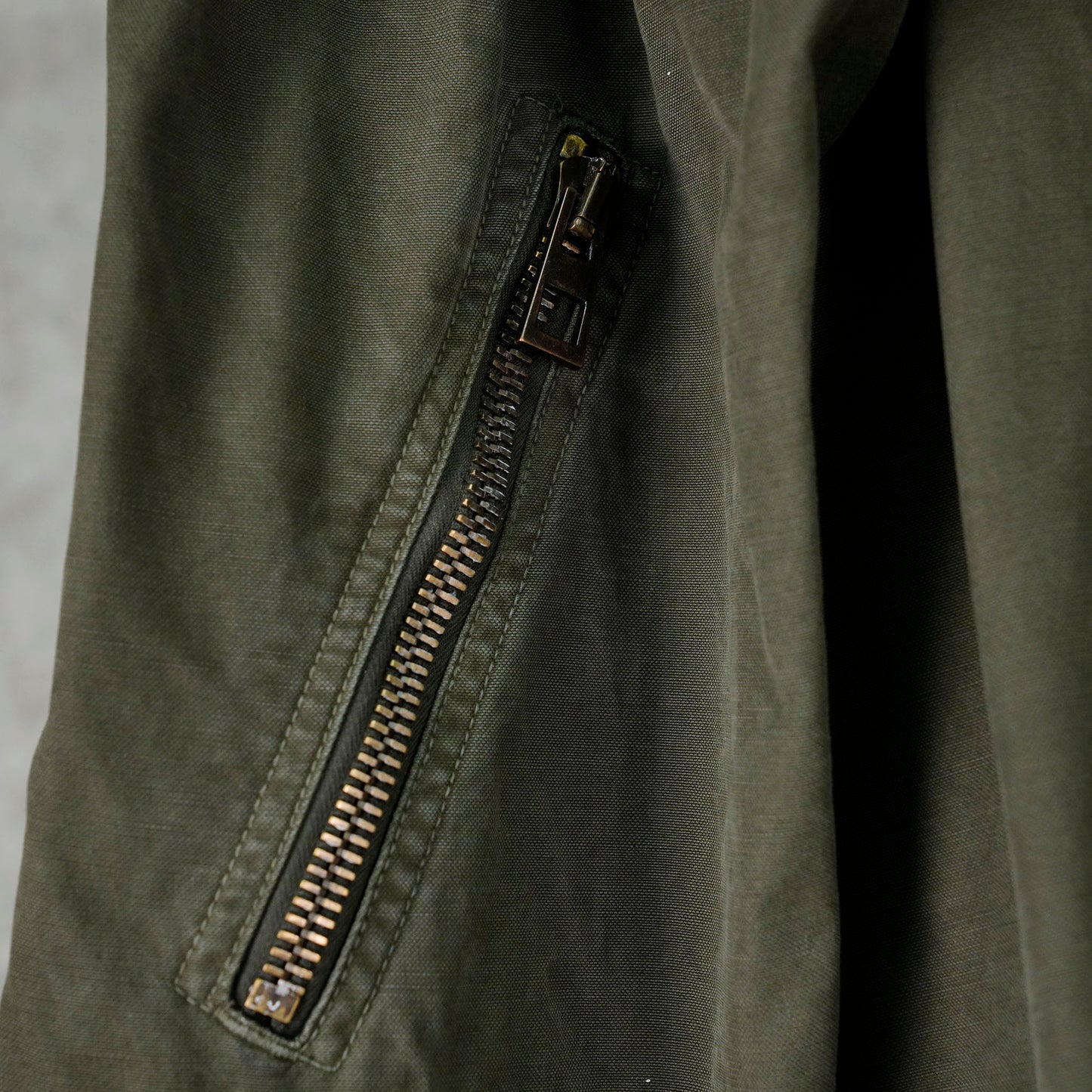 BALLOON CARGO TROUSERS / DEEP OLIVE